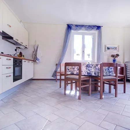 Il Lago Casa Vista Isola